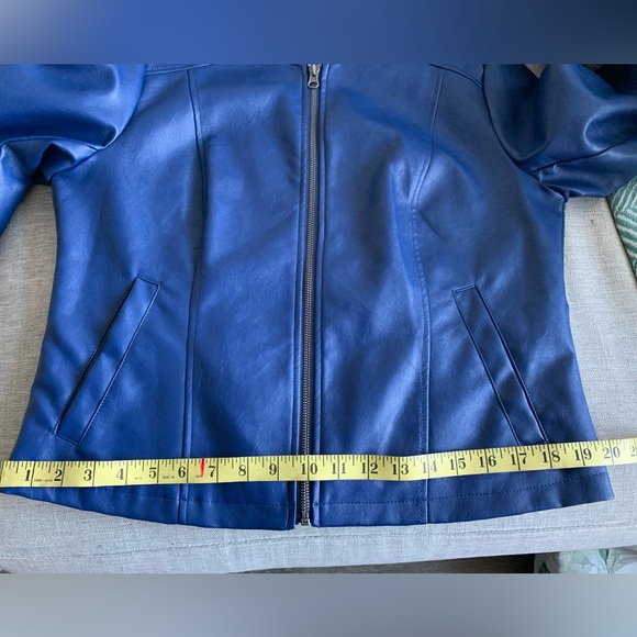Cuidado con el Perro faux leather blue jacket. - Picture 4 of 7